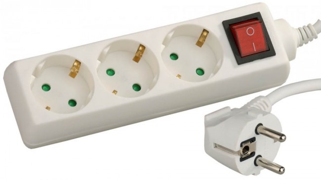 Удлинитель электрический "СВЕТОЗАР" с выключателем: евророзетка с заземлением и защитными шторками Удлинитель электрический "СВЕТОЗАР" с выключателем: евророзетка с заземлением и защитными шторками