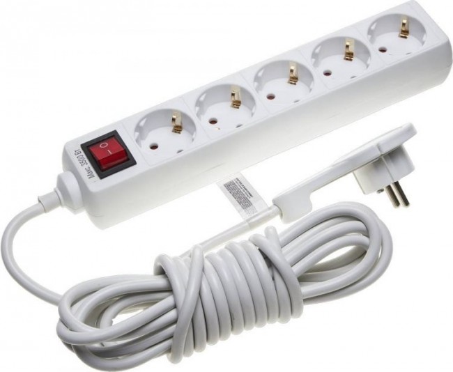 Удлинитель электрический "СВЕТОЗАР" с выключателем: компактная вилка с заземлением и защитными шторками Удлинитель электрический "СВЕТОЗАР" с выключателем: компактная вилка с заземлением и защитными шторками